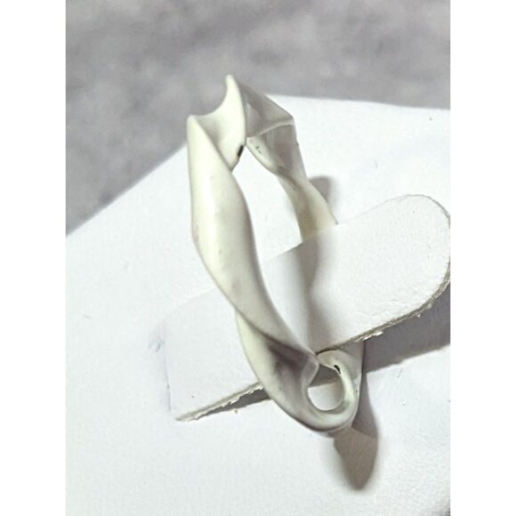 Abstract White Enamel Coated Art Ring Size 5 1/2 - Picture 9 of 13